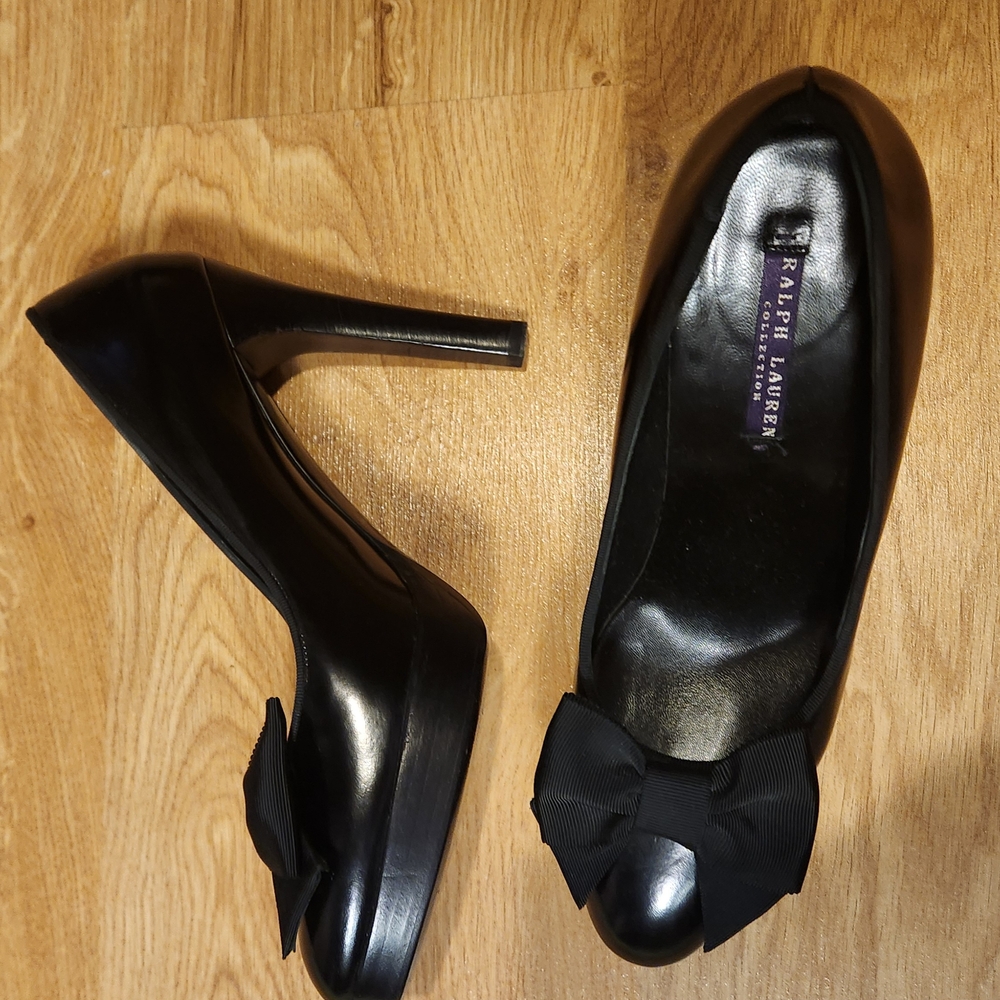 Ralph Lauren Classic Black Heels with Bow. Leather. Sz 9